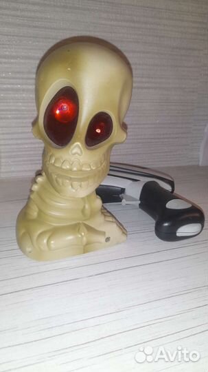 Череп с бластером игра