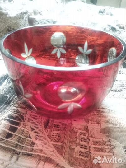 Конфетница- салатник, рубиновый. СССР