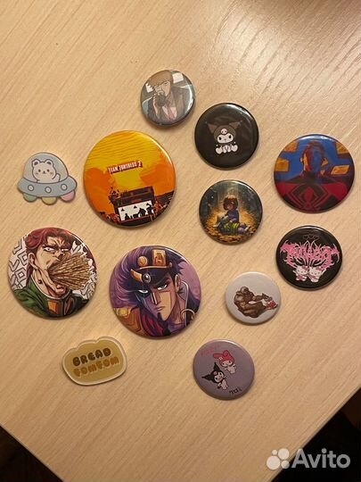 Значки и стикеры