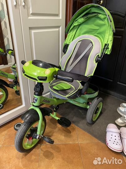 Трехколесный велосипед с ручкой