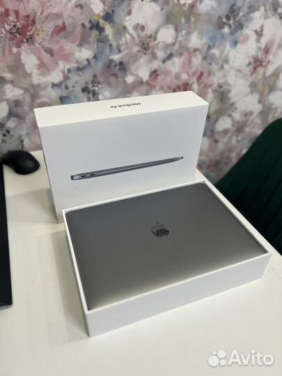 Ноутбук Apple Macbook air 13 m1 новый