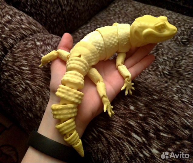 Геккон эублефар на шарнирах для доставки