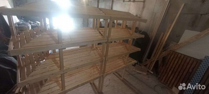 Комплект мебели из массива. Полки с подсветкой