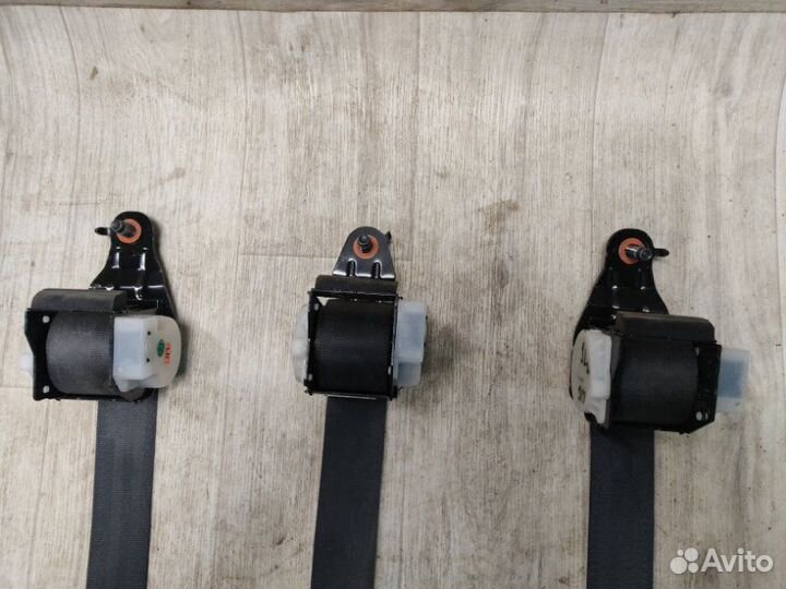 Ремень безопасности задний Hyundai Solaris седан