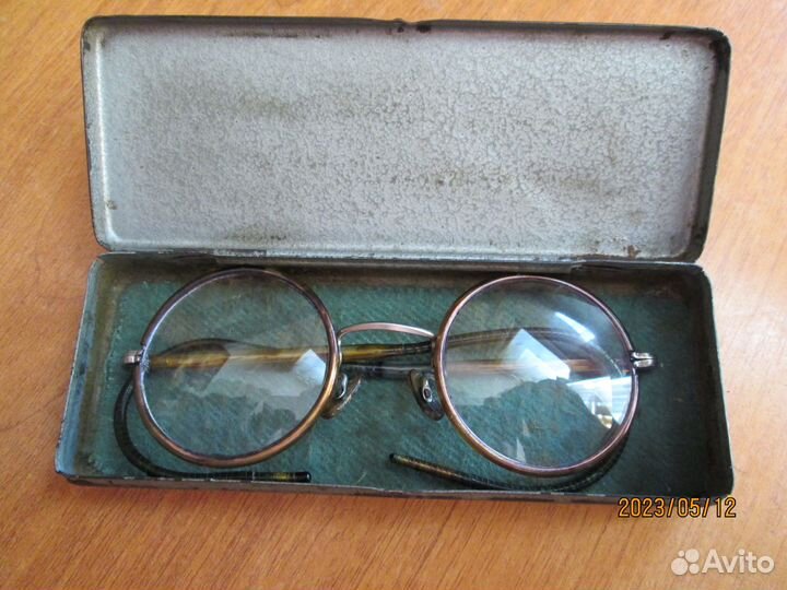 Очки с футляром. Старинные