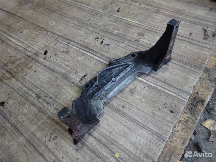 Кронштейн двигателя Audi 100/200 44 1983-1991