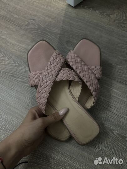 Шлепанцы женские 39