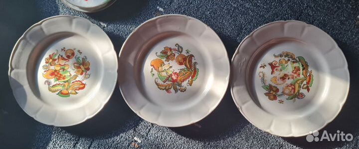 Столовая посуда тарелки блюдца кружки