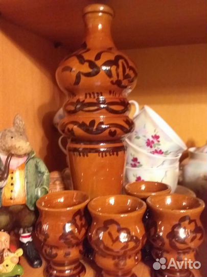 Глиняный штоф и рюмки