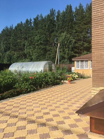 Коттедж 730 м² на участке 10 сот.