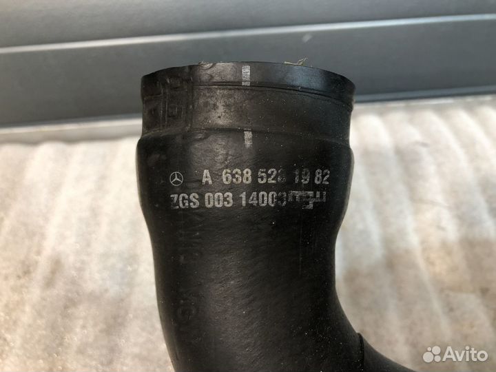 Патрубок интеркулера верхний на Mercedes Vito 638