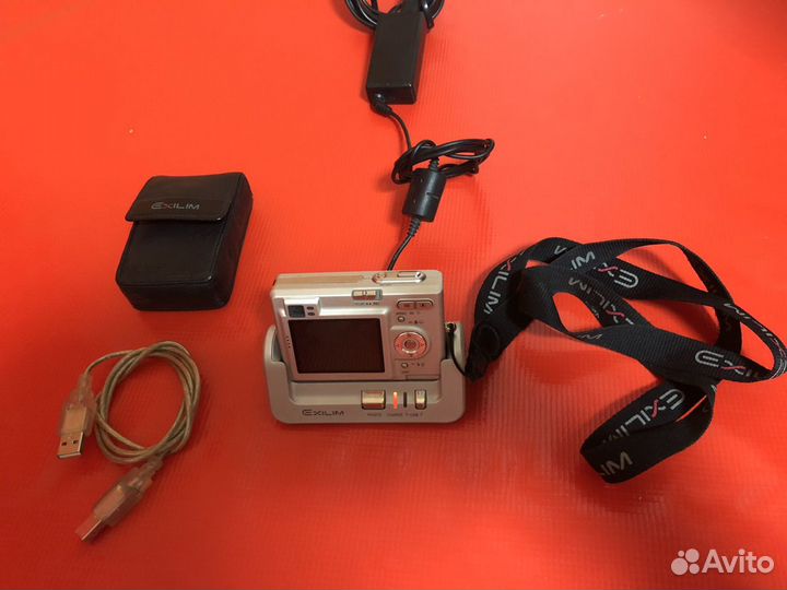 Компактный фотоаппарат Casio Exilim