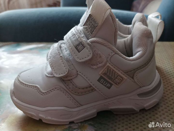 Кроссовки для девочки 25