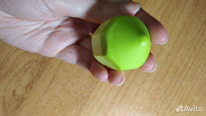 The body shop lip juicer бальзам для губ