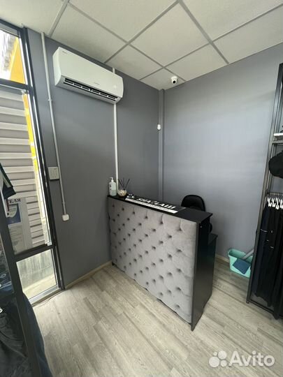 Продаю торговое оборудование под магазин одежды