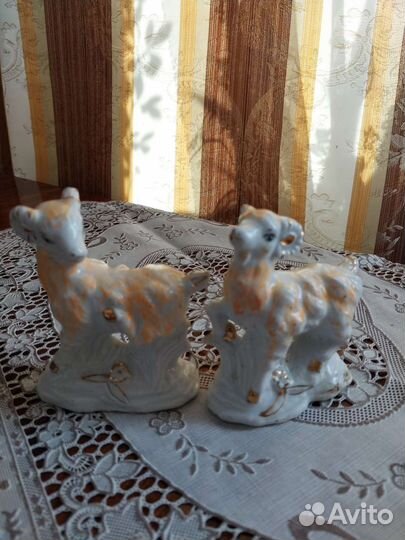 Статуэтки и магнит на холодильник