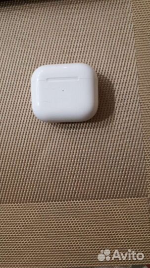 Кейс для хранения и зарядки беспроводных наушников