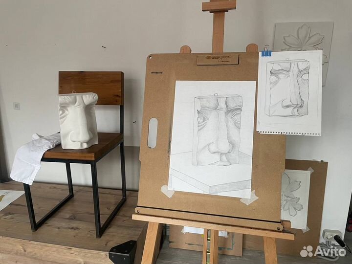 Преподаватель по рисованию