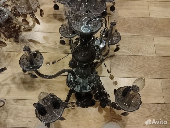 Люстры современные