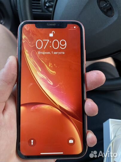 Телефон iPhone хр 64гб