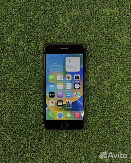 iPhone 8, 64 ГБ