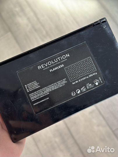 Палетка теней revolution