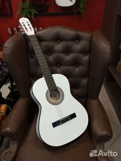Классическая гитара полноразмерная 4/4
