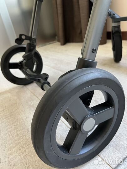 Прогулочная коляска oyster zero серая