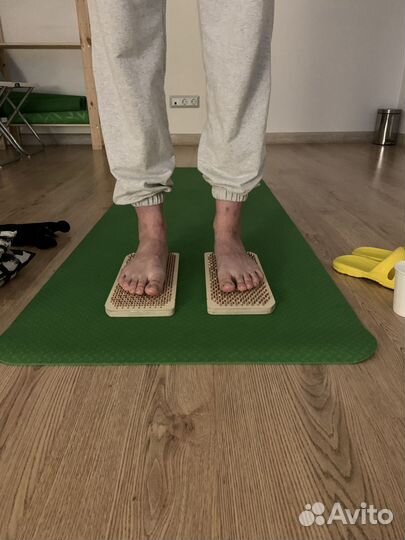 Гвоздестояние практики на досках садху