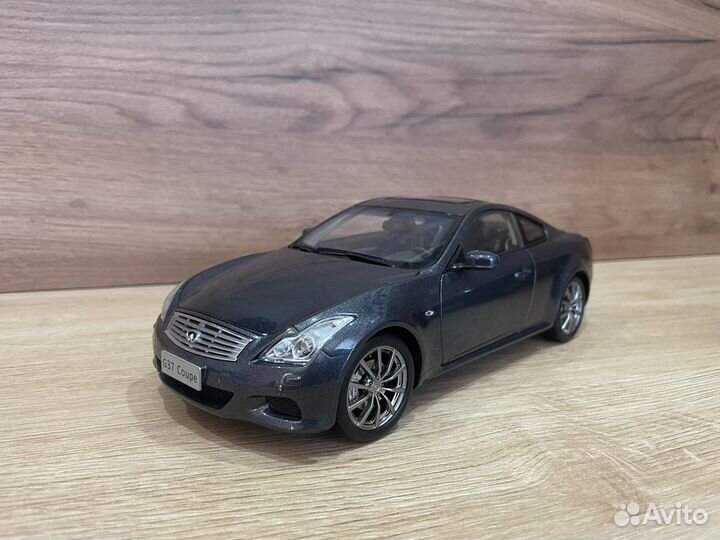 Infiniti 1:18