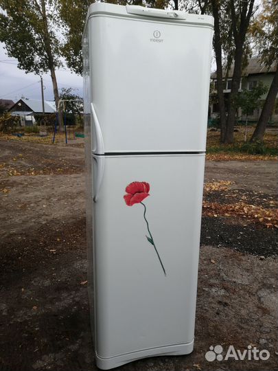 Холодильник бу indesit