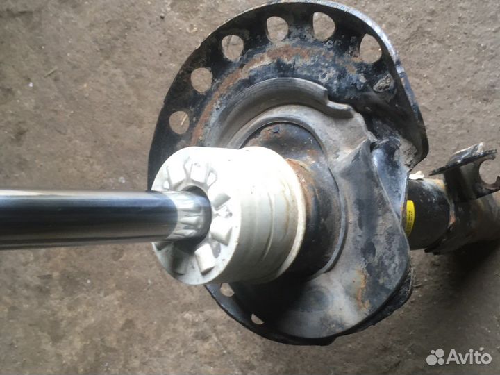 Амортизатор передний левый хс60