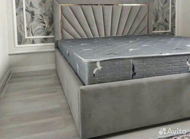 Кровать двуспальная с подъёмным механизмом