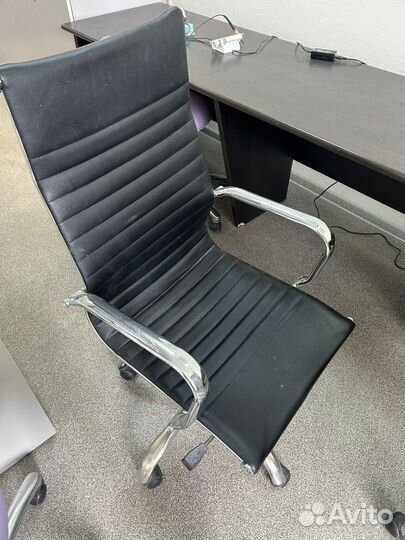 Кожаное кресло бу