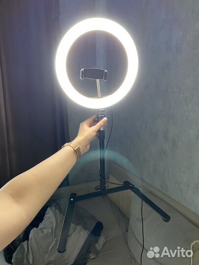 Кольцевая лампа на настольном штативе с держателем