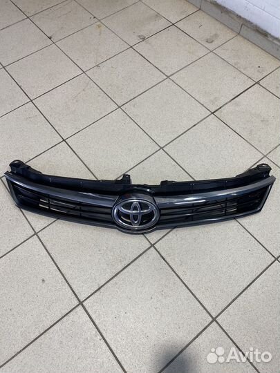 Решетка радиатора на toyota camry 55
