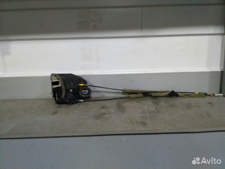 Замок задней левой двери Lexus LX 570