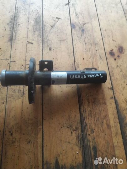 Амортизатор передний Skoda Fabia 2002