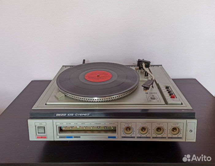 Проигрыватель винила Вега 109