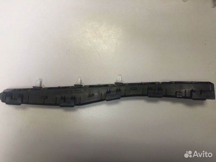 Крепление бампера заднее левое Hyundai Elantra MD