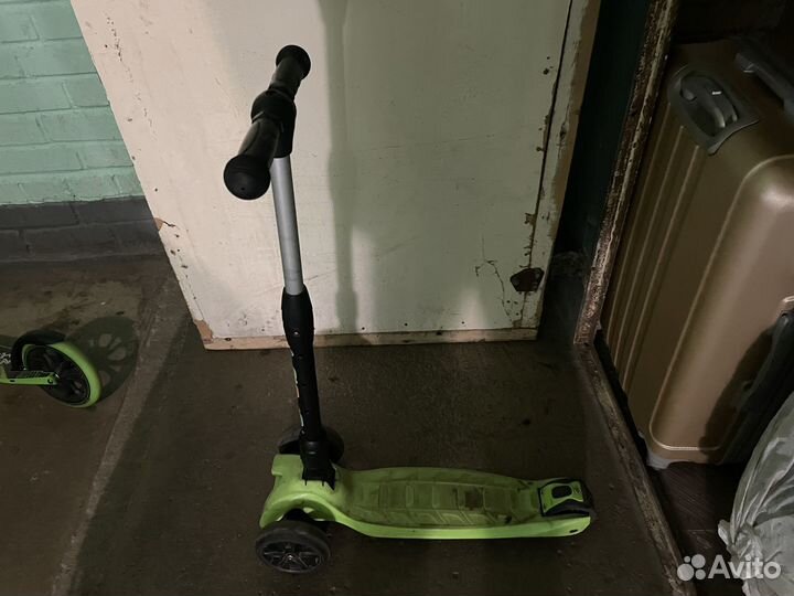 Самокат трехколесный