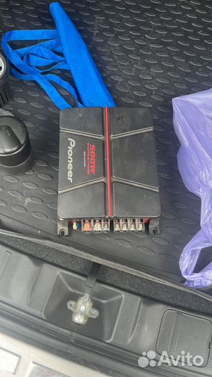 Сабвуфер jbl 1000 Вт плюс усилитель peeoner