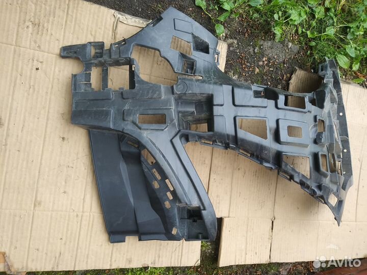 Кронштейн переднего бампера правый Mercedes W447