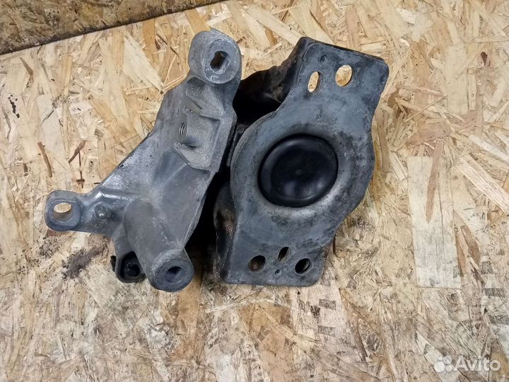 Опора двигателя Renault Logan 1 K4M