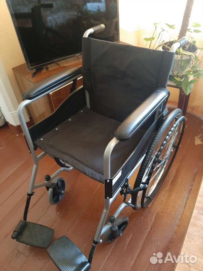 Кресло коляска для инвалидов