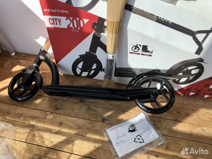 Самокат reaction 200
