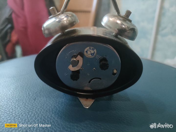 Часы будильник 