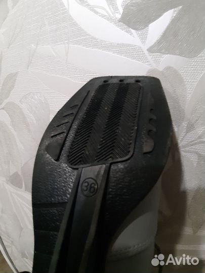 Лыжные ботинки классические 36 размер