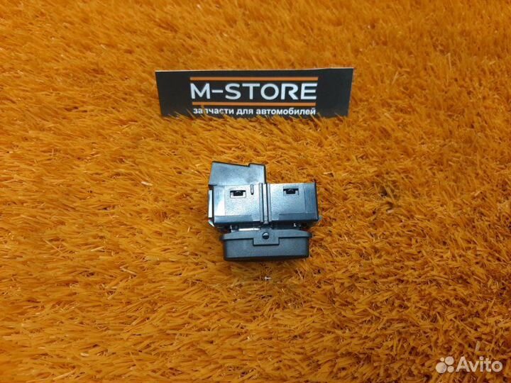 Кнопка центрального замка передняя правая Volvo