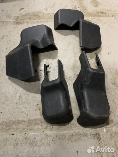 Накладка пластиковая салазки сиденья Inpreza GD